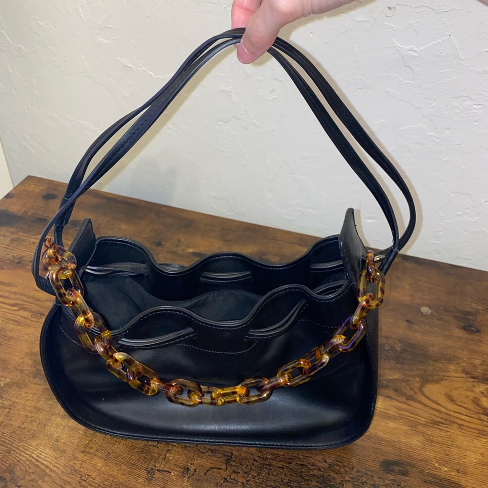 Oak And Fort shoulder bag in black color